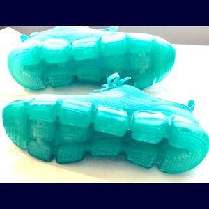 NWOT Skechers Aqua Memory Foam Shoes. Size 9.